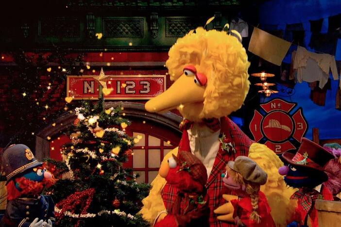 It's Christmas Eve on Sesame Street!