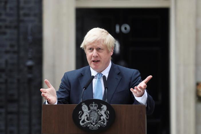 News Wrap: UK's Johnson to call for new election after Brexit showdown