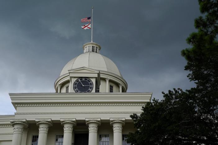 News Wrap: Ala. lawmakers approve congressional map without 2nd majority-Black district