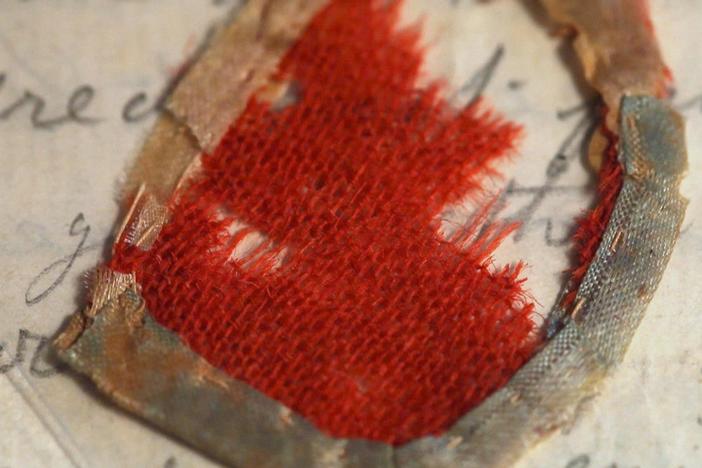 Can Gwen connect a swatch of red fabric to a pivotal moment in U.S. Civil War history?