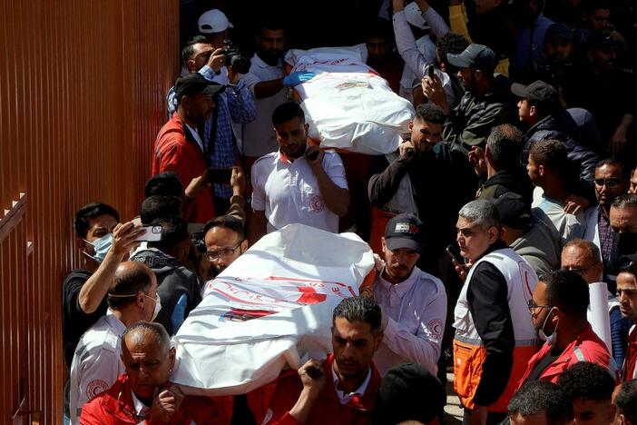 News Wrap: Israel finds ‘failures’ that led to killing of Palestinian medics in Gaza