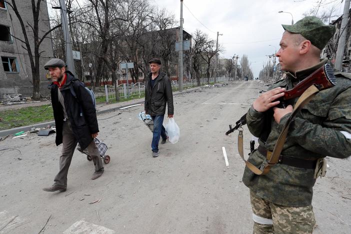 Zelenskyy says Russia’s battle for the east has begun as besieged Mariupol holds on