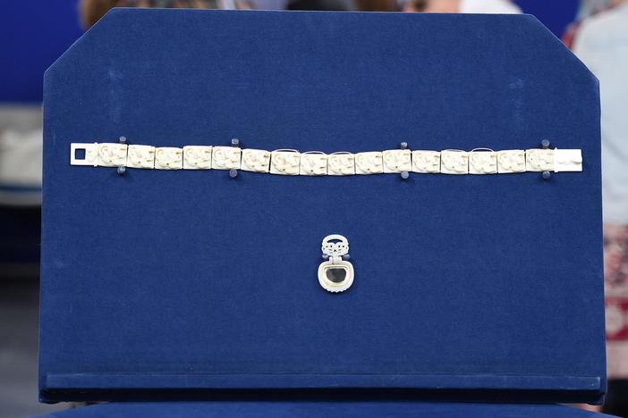 Appraisal: 18th-Century Jade Belt Fitting & Reproduction Belt, from New York City, Hour 3.