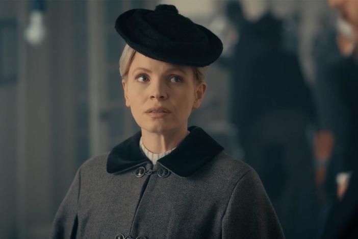 Inspector Blake believes Detective Fitzroy was hurt during a robbery, but Eliza isn't so sure.