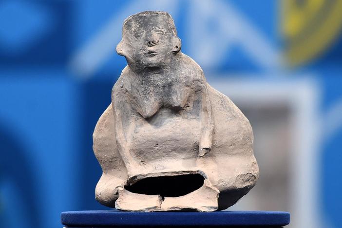 Appraisal: Mississippian Hunchback Effigy Figure, 1000-1500 AD, from Little Rock Hr 2.
