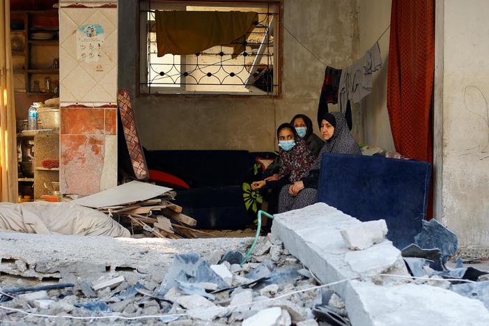 News Wrap: Israel widens offensive in central Gaza after flattening much of the north