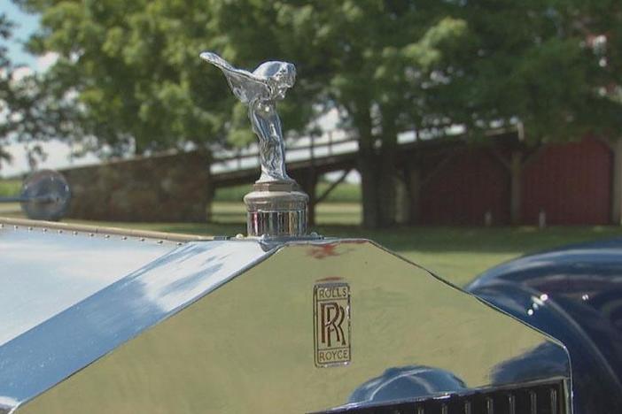 Host Mark Walberg and appraiser Eric Silver visit the Gilmore Car Museum.