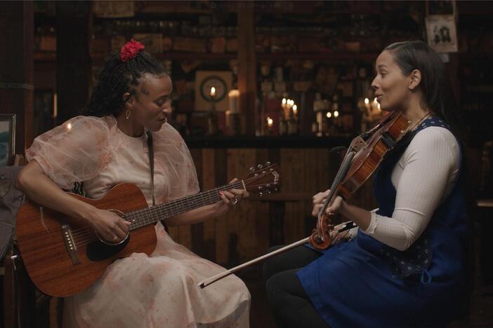 Loah and Rhiannon Giddens perform "Cortège".