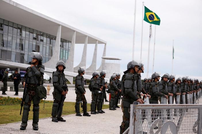 News Wrap: President Lula fires Brazil’s top army commander