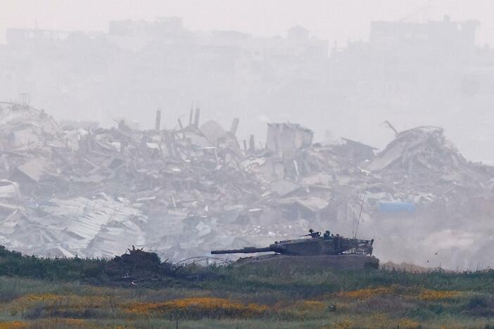 News Wrap: Hamas fires rockets at Israel for first time since fighting resumed in Gaza