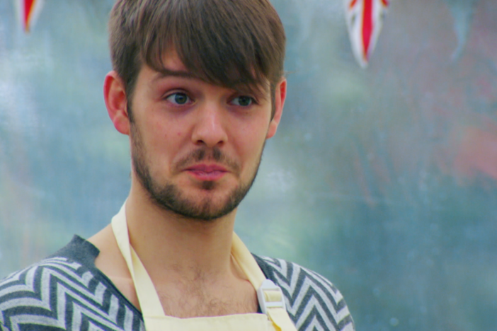 The remaining 10 bakers do their best to wow Paul and Mary with their tartes tartin.