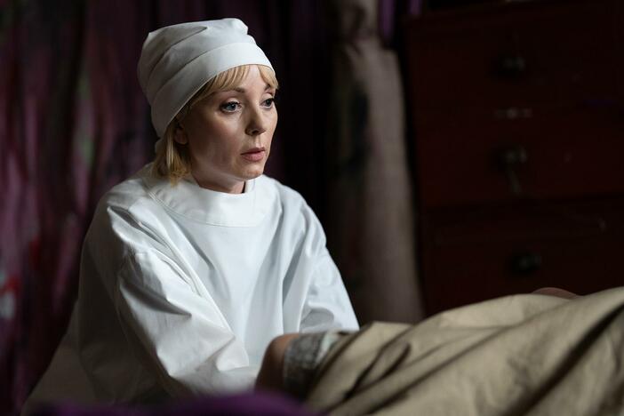 Trixie cares for a single mother recently discharged from a psychiatric hospital.