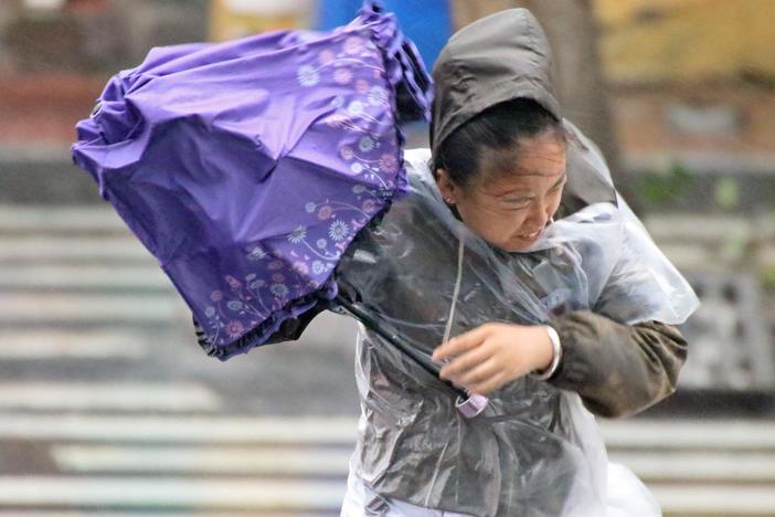 News Wrap: Typhoon kills 45, strands residents in eastern China