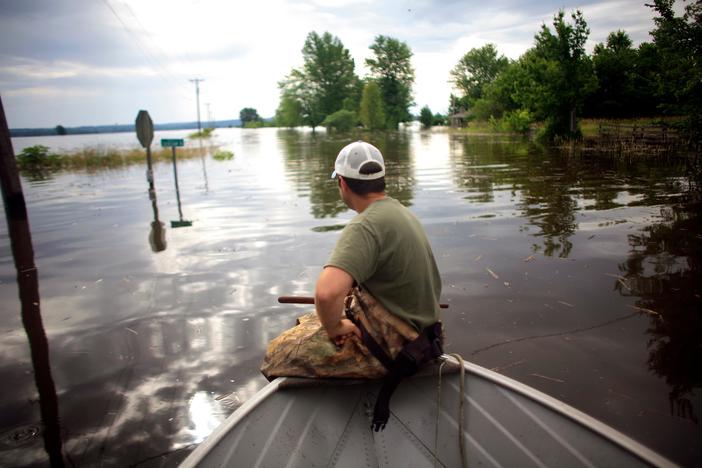 News Wrap: Record floods submerge the Midwest