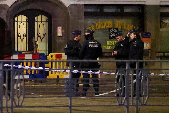 News Wrap: Deadly shooting in Brussels prompts terror alert