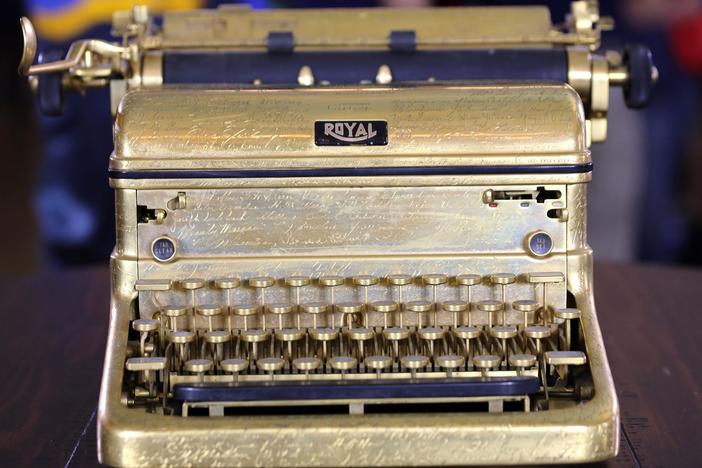 Appraisal: 1939 "The Gold Royal" Typewriter from Newport, Part 1.