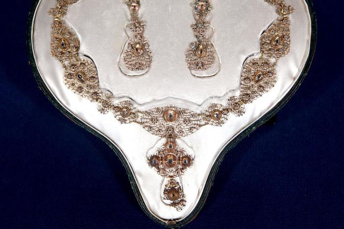 Appraisal: 18th-Century Spanish Necklace & Earrings