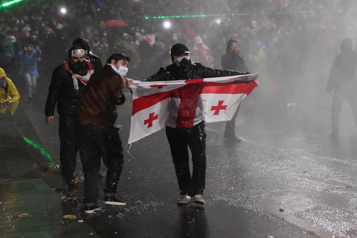 Thousands protest in Georgia after government suspends EU bid