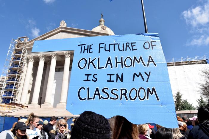 Oklahoma teachers’ union extends strike