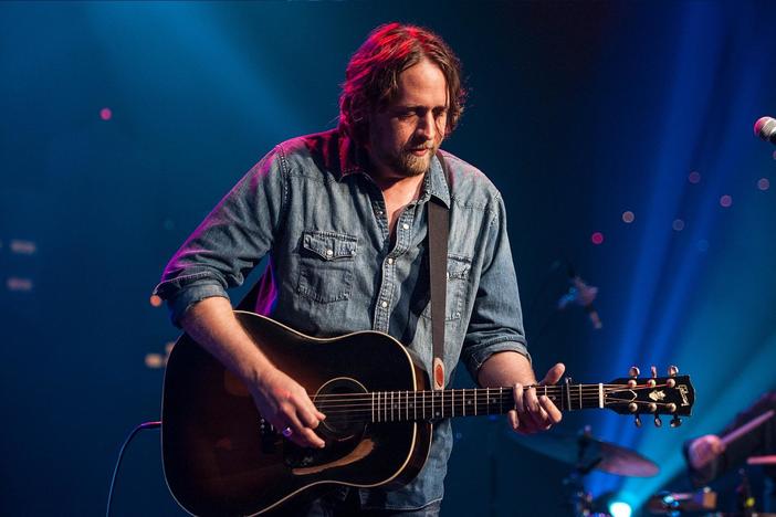 Texas songwriter Hayes Carll returns to Austin City Limits.