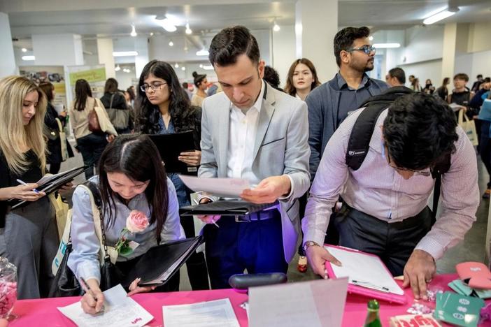 News Wrap: Job creation, unemployment both drop in February
