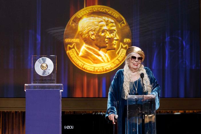 Singer and songwriter Joni Mitchell accepts the 2023 Gershwin Prize for Popular Song.