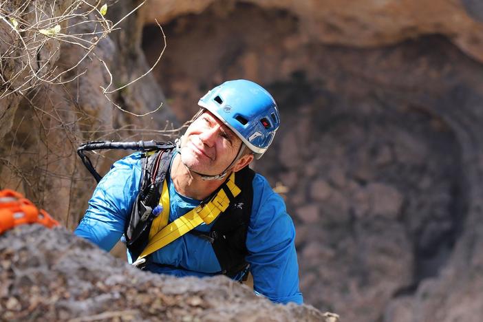 Steve’s journey in Oman begins with British climbers Hazel Findlay and John Arran.