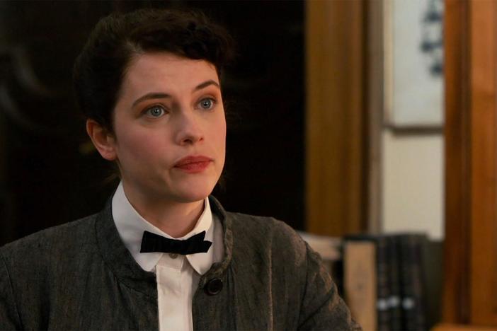 Amelia is determined to rebuild her life in Vienna and distances herself from Max.