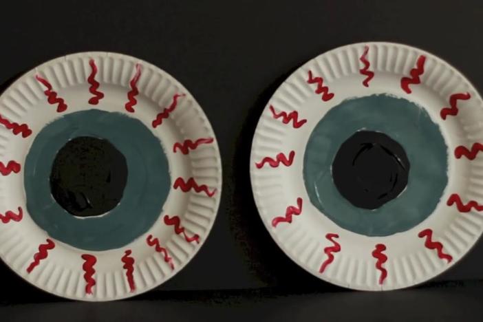 Turn paper plates into spooky eyes with cool Halloween craft.