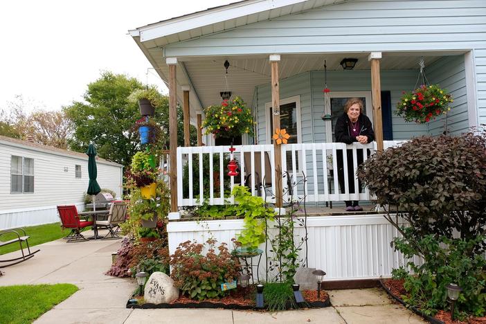 How are the lives of mobile home park residents impacted by class and economic injustice?