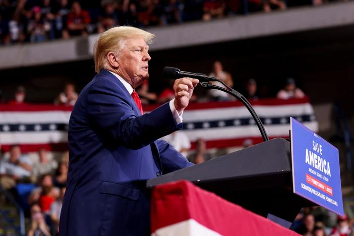 News Wrap: Trump lashes out in first rally since FBI search of Mar-a-Lago