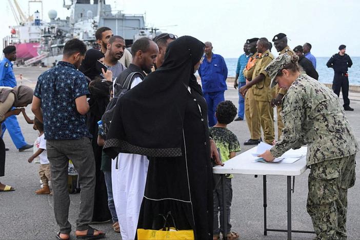 News Wrap: U.S. evacuates more private citizens from Sudan clashes