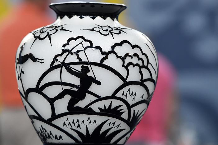 Appraisal: Steuben "Hunting Scene" Vase, ca. 1930, from Charleston Hr 3.