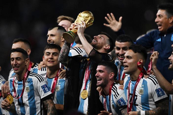 Legendary soccer announcer Andres Cantor recounts his native Argentina's World Cup victory