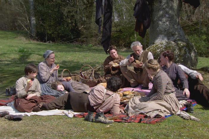 The slum residents go on a day trip to the countryside.