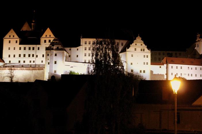 A crack team rebuilds a glider that POWs hoped to catapult off the top of Colditz Castle. 