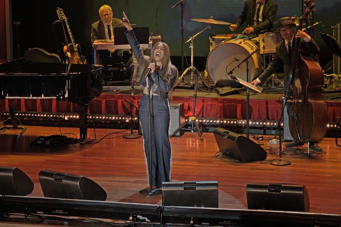 Mickey Guyton Covers Patsy Cline's "Walkin' After Midnight."