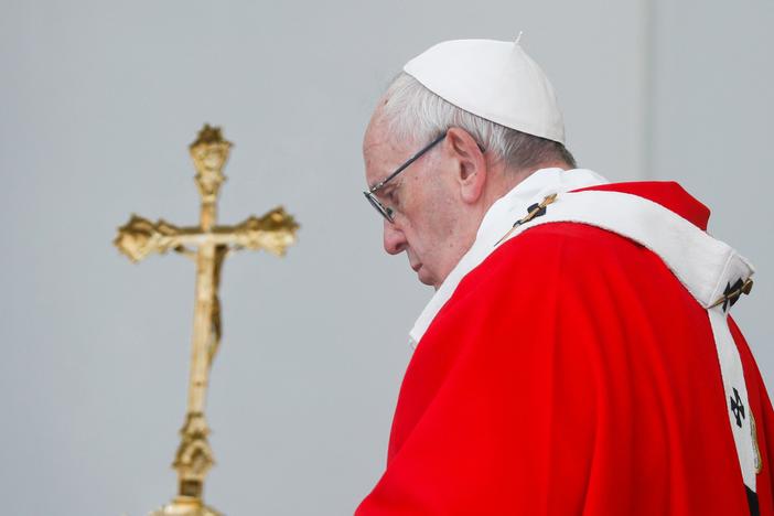 News Wrap: Pope concedes change in the Catholic Church is needed amid scandals