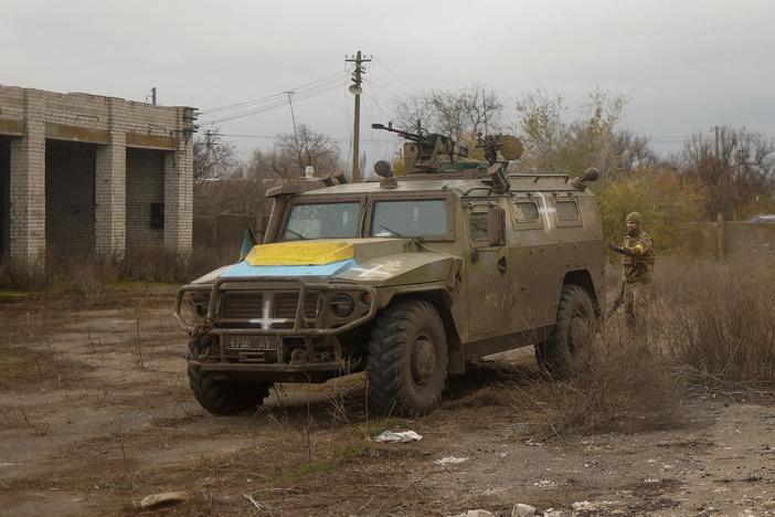 News Wrap: Ukrainian forces take back city of Kherson