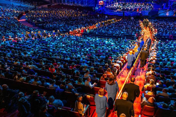 This opening number to "Joy: Christmas with the Tabernacle Choir" is nothing short of spectacular!