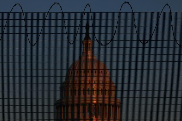 News Wrap: U.S. Capitol police tighten security for lawmakers