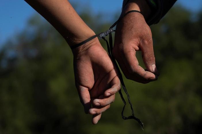 News Wrap: At least 15 detained migrants staging hunger strikes, ICE confirms