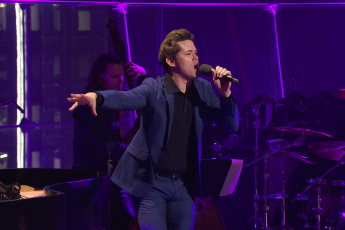 The wry performer reveals his many sides in this dazzling concert special.