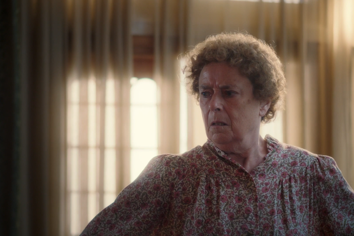 Miss Higgins and Nurse Crane have a disagreement about how best to start the day.