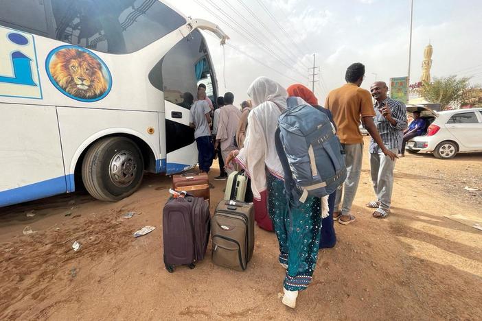 Nations scramble to evacuate their citizens from Sudan as fighting intensifies