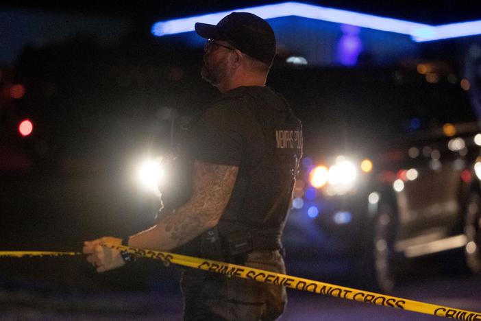 News Wrap: Deadly shooting spree in Memphis, Steve Bannon charged with fraud