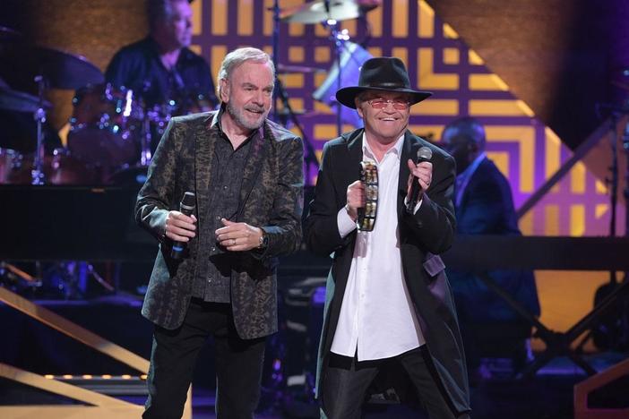 Watch Neil Diamond sing his hit, "I'm A Believer" with Micky Dolenz.