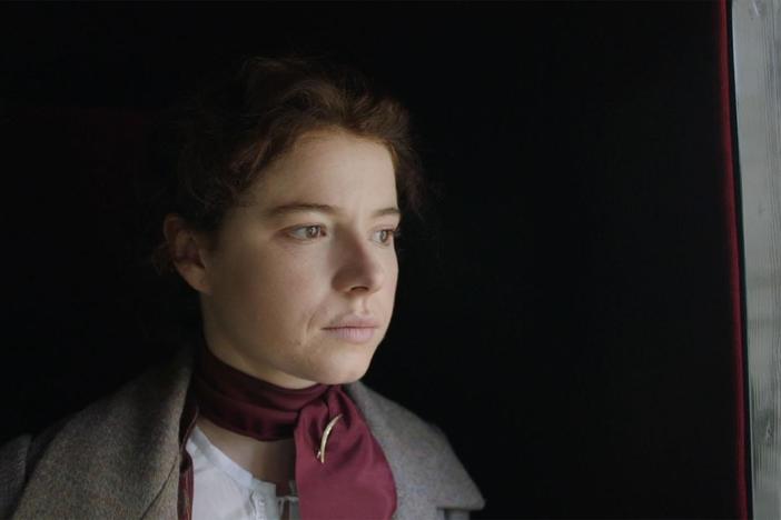 Marian arrives at Blackwater and overhears a conversation amongst the staff.