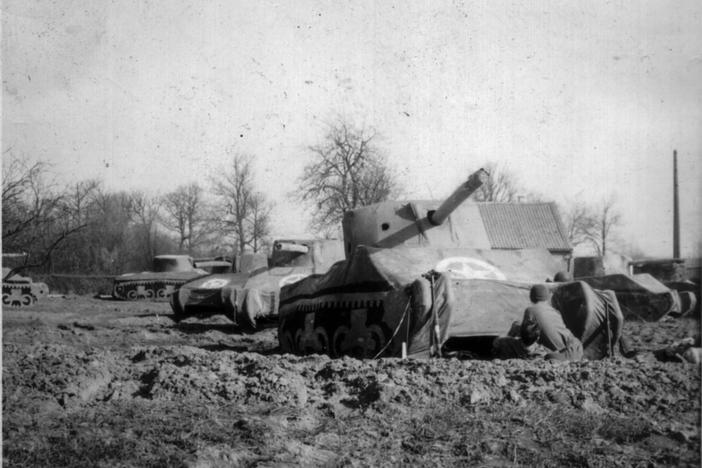 WWII 'Ghost Army' soldiers receive Congressional Gold Medal
