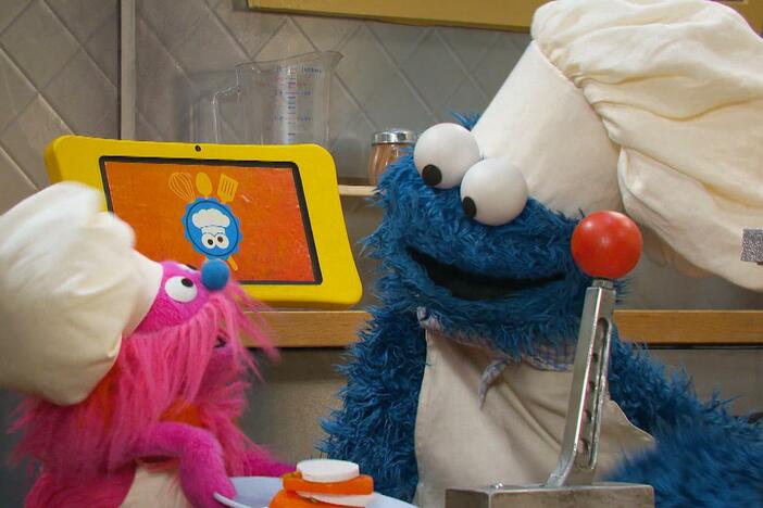 Cookie Monster and Gonger make fresh Caprese Salad.